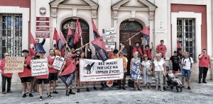 Jedna z demonstracji przed Urzędem Miasta Poznania w obronie portierek